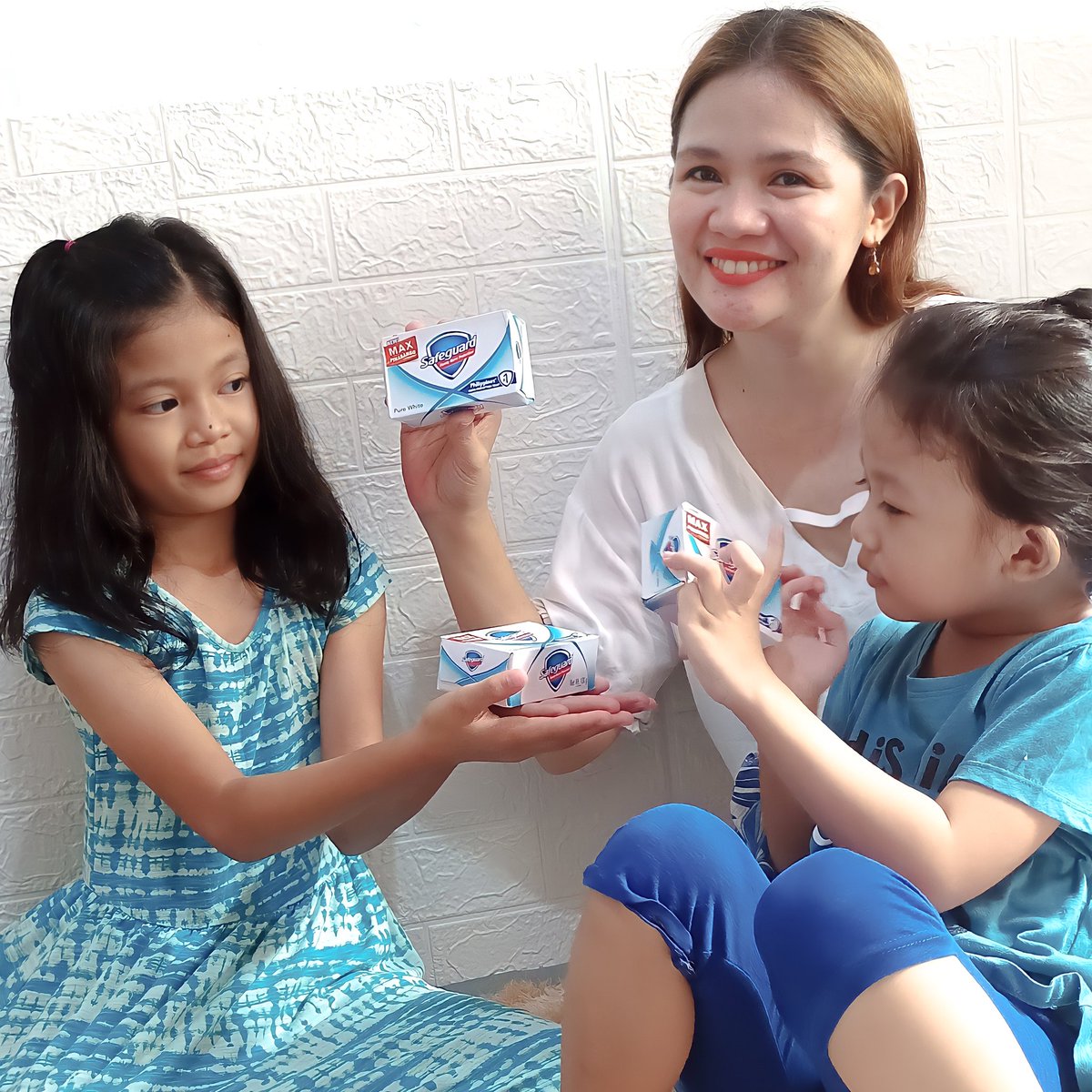 Ghraze241's tweet photo. Hey momshies! Alam niyo ba na ang Safeguard ay MAX PINABANGO na!
Dahil diyan mas lalo ng fresh ang buong family all day at 99.9% protected pa sa germs!
#5pmBacteriasmCheck
#SafeguardPh #Ad
#MemshiesxSafeguard
@Safeguard_PH https://t.co/AiRtFD9I9n