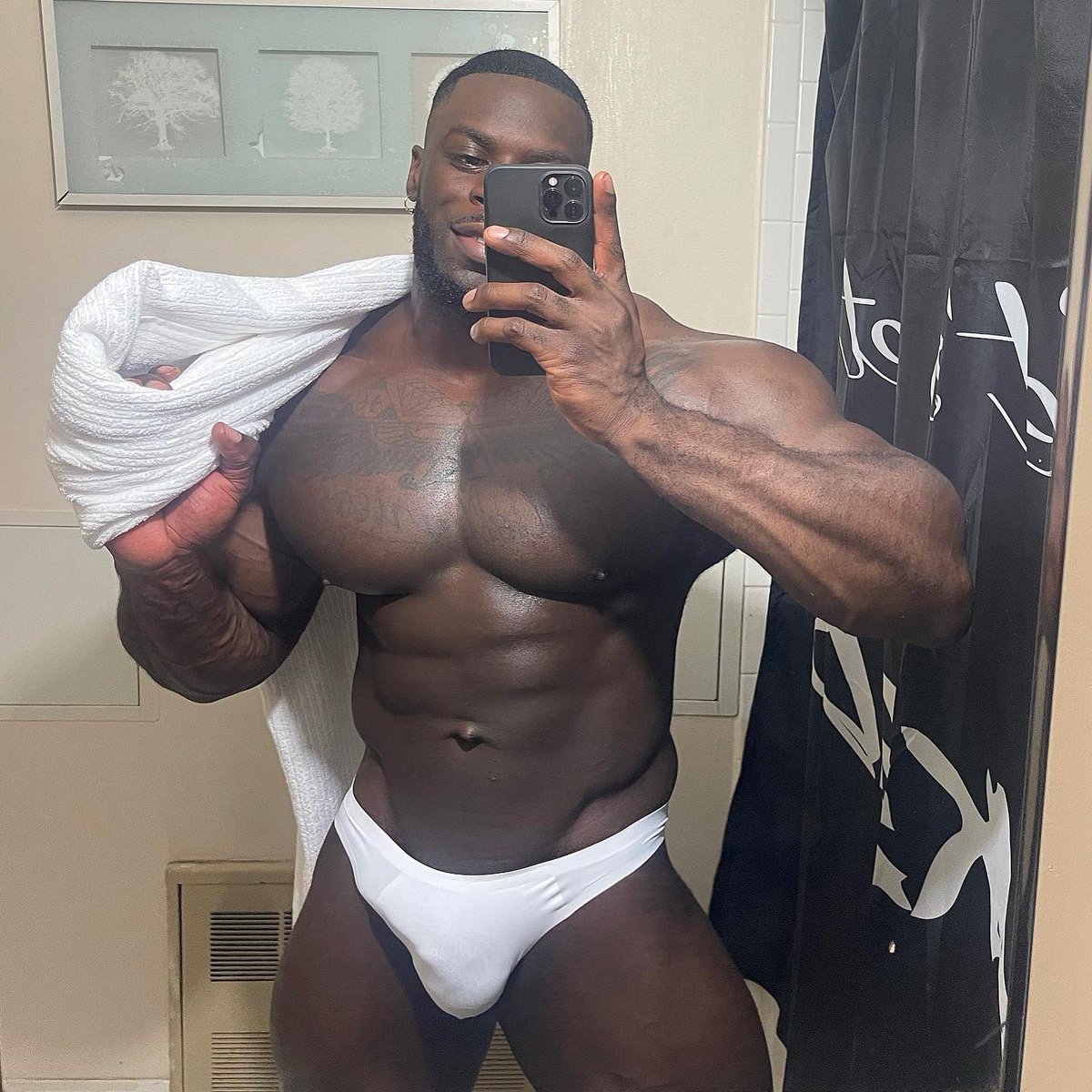 k_shahdow's tweet photo. Feeling good after a huge chest workout in my white JJ Malibu brief 🤍🍍 https://t.co/HbAy4B6Ljh