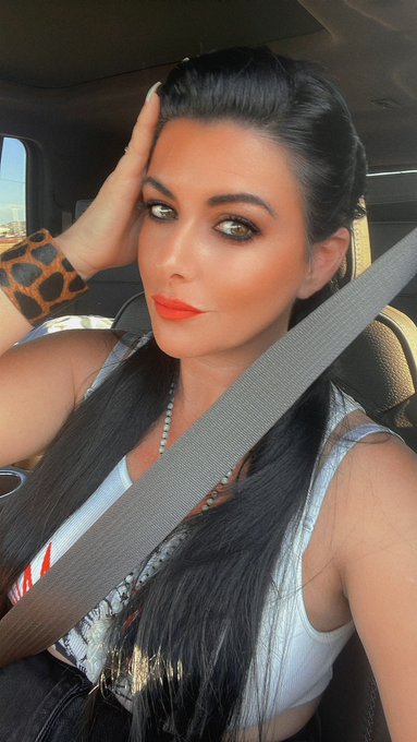 Since ya all haven&rsquo;t seen me in a while 😍 https://t.co/HfEms0Rk0k<a href="/tag/tarynthomas"class="tags"><span>#tarynthomas</span></a>