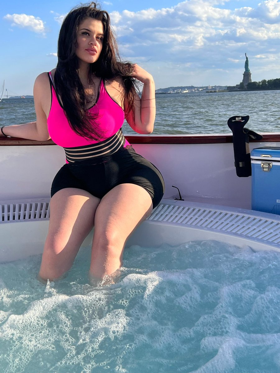 Booty Princess ♋️✨ tweet media