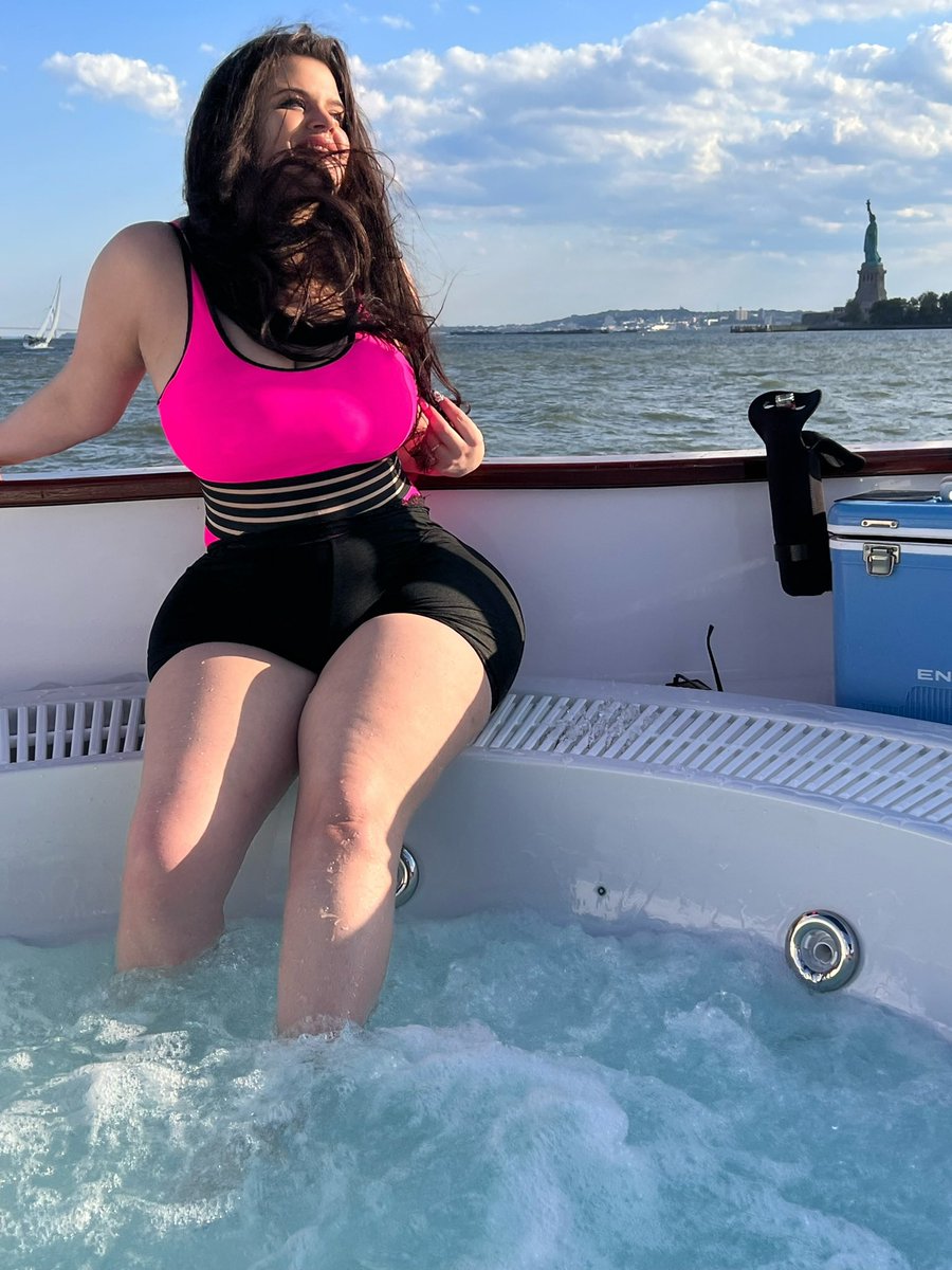 Booty Princess ♋️✨ tweet media
