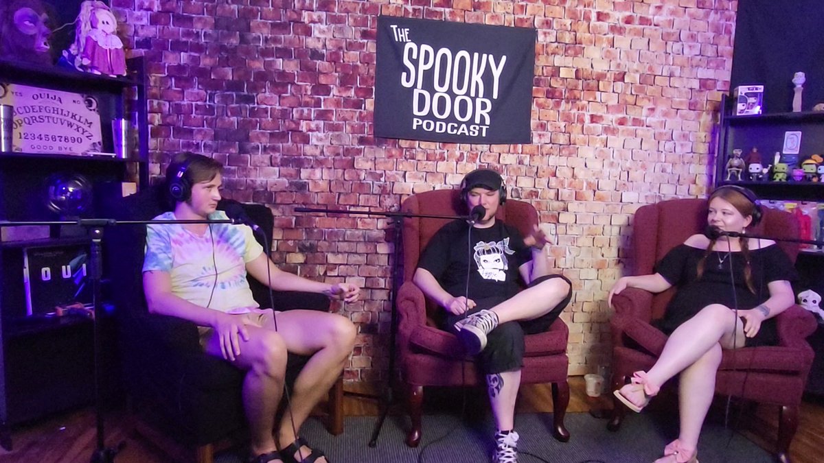New studio who dis? #podcasting #TheSpookyDoor #newepisode #spooky #horrorfilms