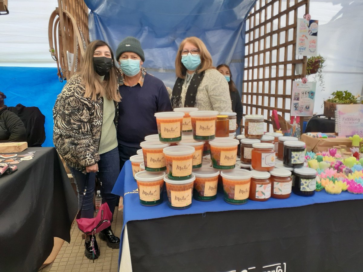 Seremi <a href="/MinagriMaule/">Minagri Maule</a> visitó a los productores <a href="/INDAPMAULE/">INDAP Maule</a> que están participando en la feria de cazuelas y caldillos de <a href="/Muni_Curico/">Municipalidad de Curicó</a> en la Alameda de #Curicó.
Todavía tienen tiempo, la feria está hasta mañana domingo 3 de julio!