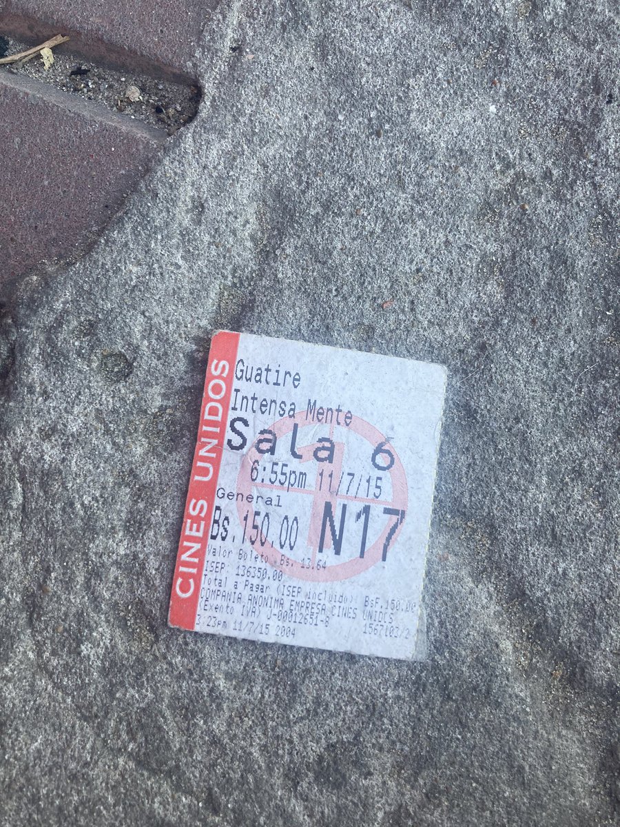 misguidedtaffy's tweet photo. Cosas random y ver una entrada de cines unidos tirada en el piso de Puerto Madero. https://t.co/ubPhIX60NC