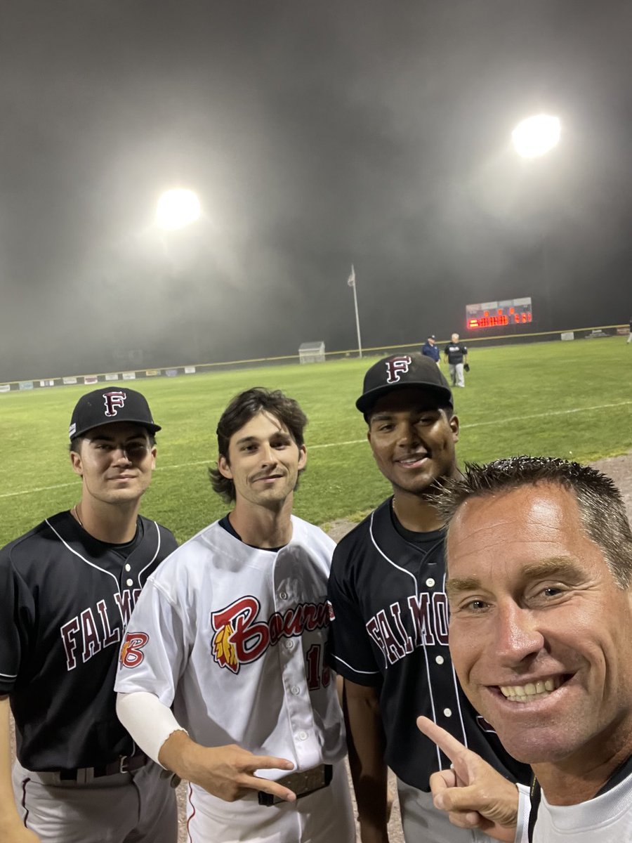 These guys!!! ⁦⁦@OregonBaseball⁩ DUDES @MiloneBrennan⁩ ⁦@Josiahzzc⁩ ⁦@JGWalsh_⁩ crushing for ⁦@ccblfal ⁦@ccblbou⁩ . #GoDucks