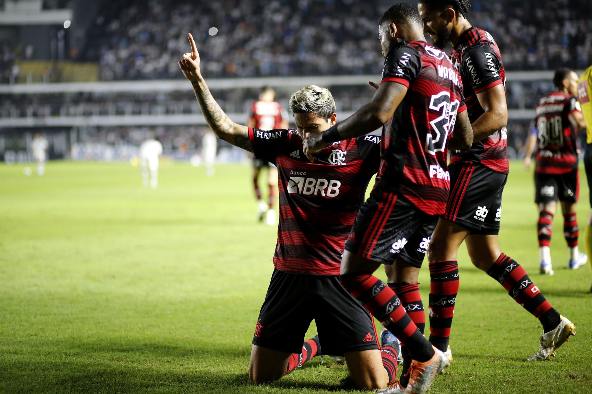 Que venham ainda mais: Pedro comemora marca de 50 gols pelo Flamengo