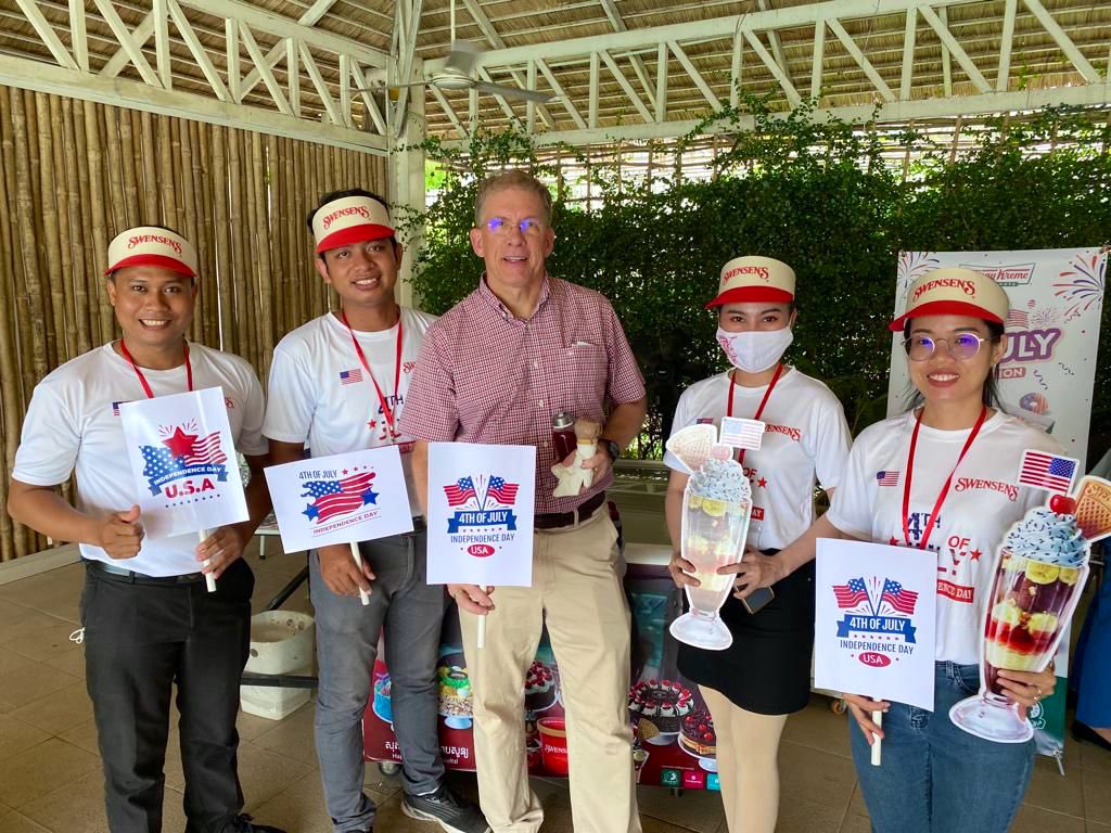 Wonderful to celebrate #4thofJuly at @AmChamKH’s Summerfest and to support @isfcambodia! Proud that American business & brands represent values, standards, and quality development in the Kingdom.