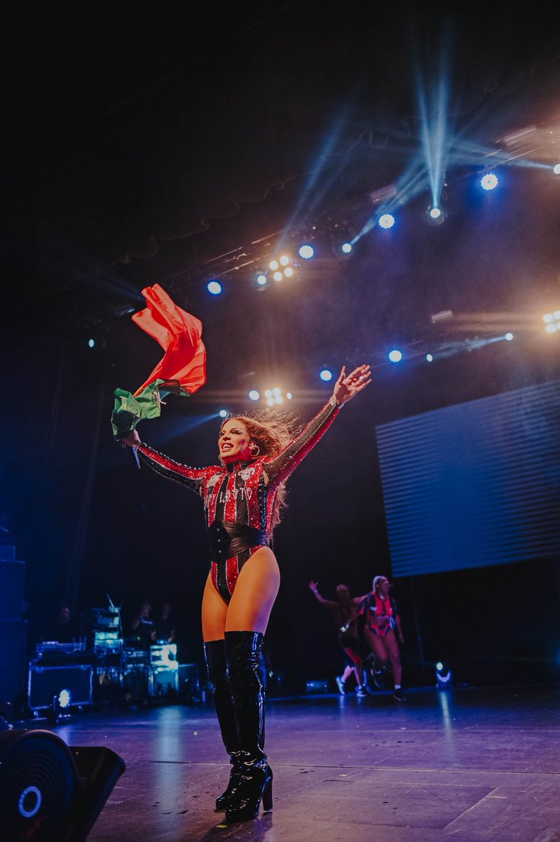 gloriagroove's tweet photo. obrigado Lisboa 🇵🇹😭 https://t.co/BjObW6etQU