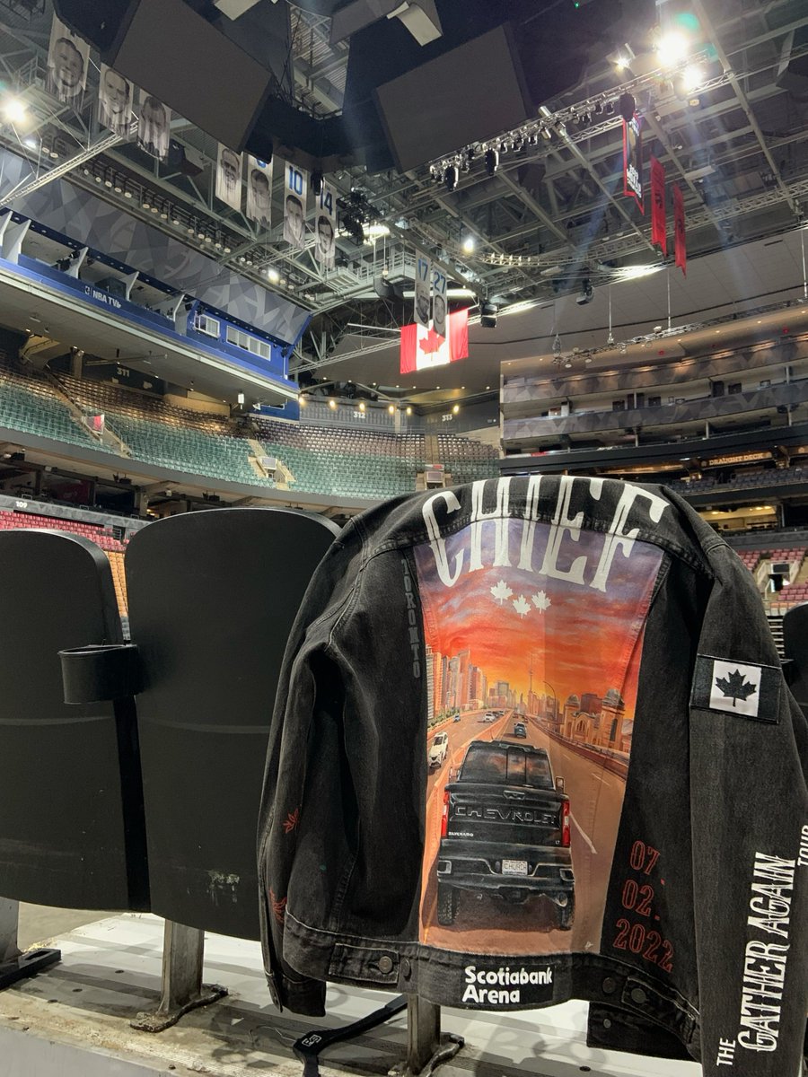 ScotiabankArena's tweet photo. We were so excited to 'Gather Again' with @ericchurch tonight! To celebrate his return to #ScotiabankArena, we gifted Eric a custom painted jacket featuring the Toronto skyline and personalized Eric Church details. 🌆 https://t.co/3U70smIFvA