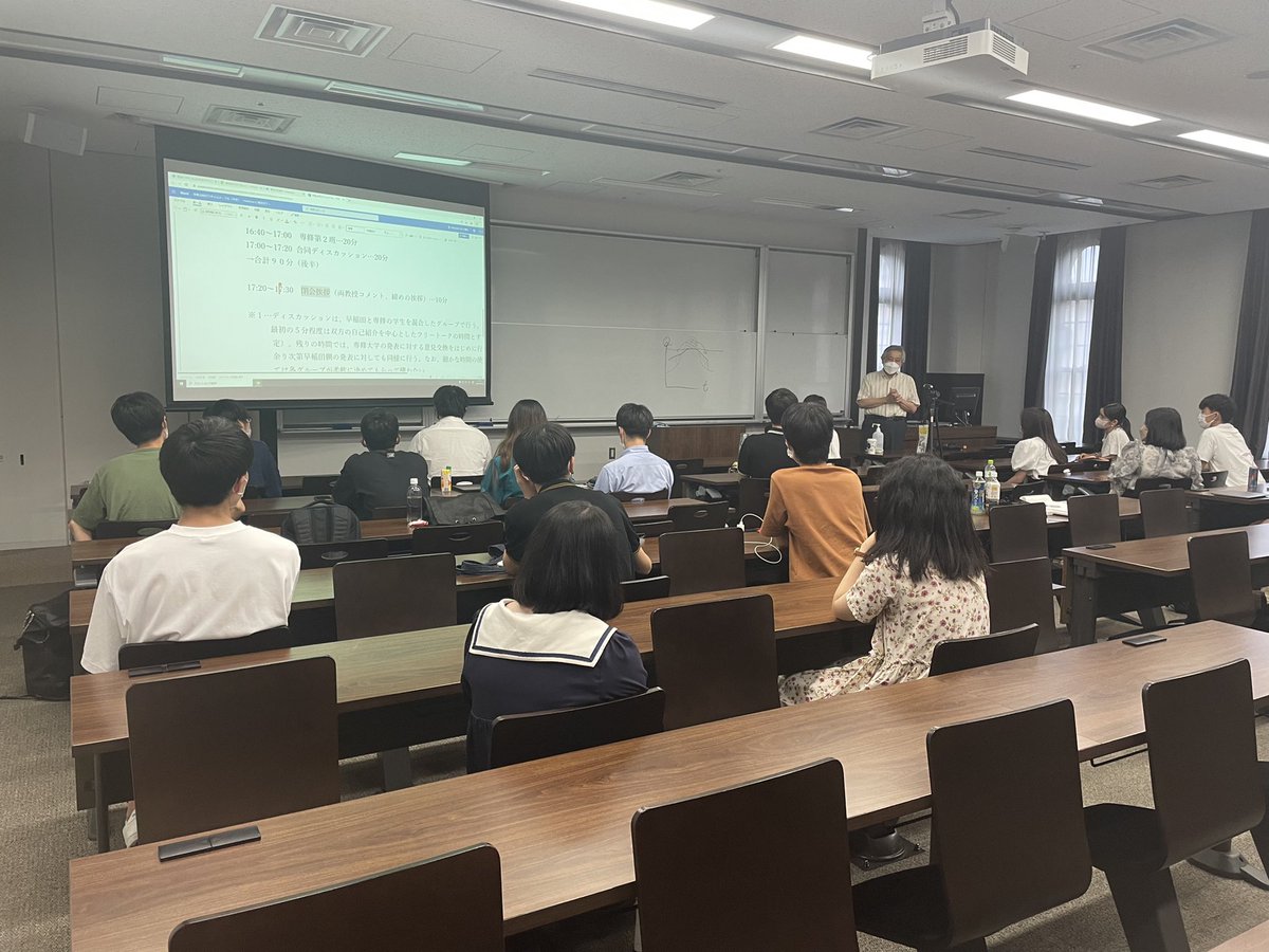 【活動報告】
7月2日、縣ゼミは専修大学の渡邉ゼミの皆さんと共同ゼミを行いました
私たちはグループ研究の内容を、渡邉ゼミさんは輪読した本の研究を発表しました
両大学の学生を交えたグループディスカッションも行い、日本の社会福祉制度やエネルギー問題等々、双方向で議論をすることが出来ました