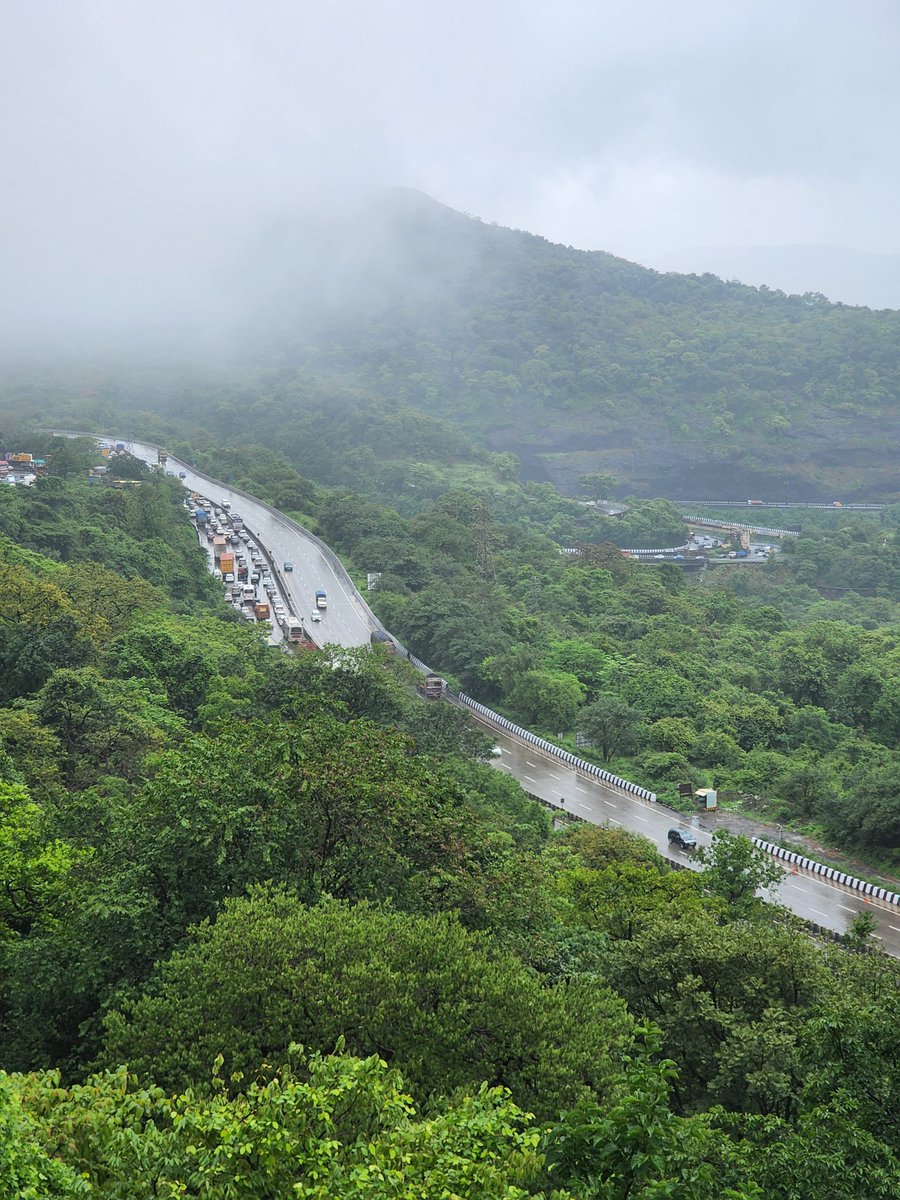 iAM_anius's tweet photo. #dreames #Lonavala #weather
सपने कभी बड़े नहीं होते, उसे पूरा करने की जिद बड़ी होनी चाहिए। सपने बेलगाम होते हैं, सपनों पर कभी धूल नहीं जमती। अपने सपनों के लिए लड़ो। सपनों की balanc sheet में कभी नुकसान और फायदे का collum मत रखना। https://t.co/Xji6yvU3Ct