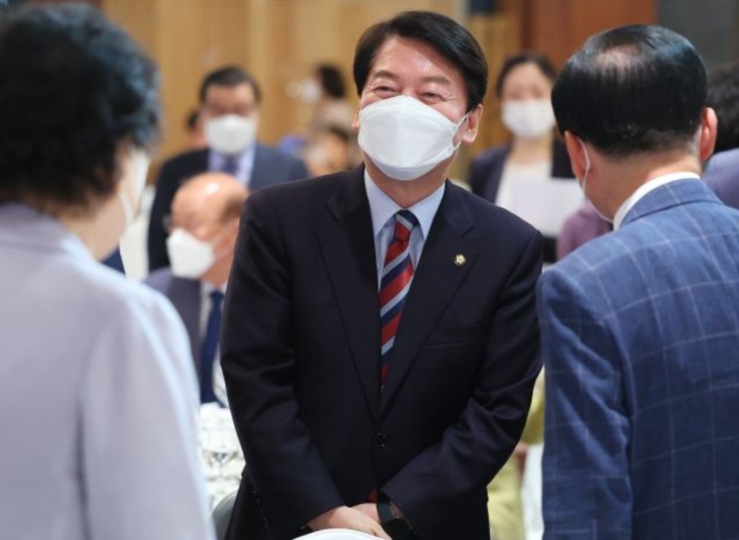 <a href="/cheolsoo0919/">안철수</a> 대한민국의 희망이세요.