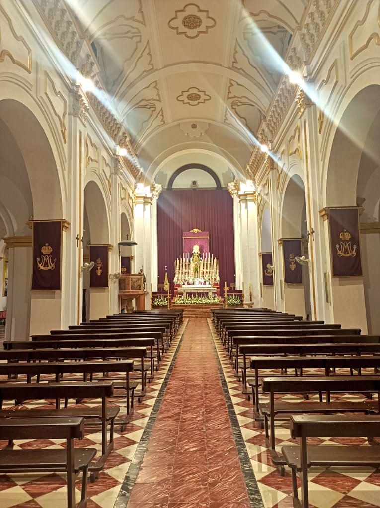 doloresdlpuente's tweet photo. Nuestra Señora de los Dolores, preside el altar mayor de la Parroquia de Santo Domingo, para la Solemne Eucaristía conmemorativa de su 275 Aniversario, ocasión para la que ha sido engalanado  el templo de forma especial #CofradíasMLG https://t.co/dpocKV9G92