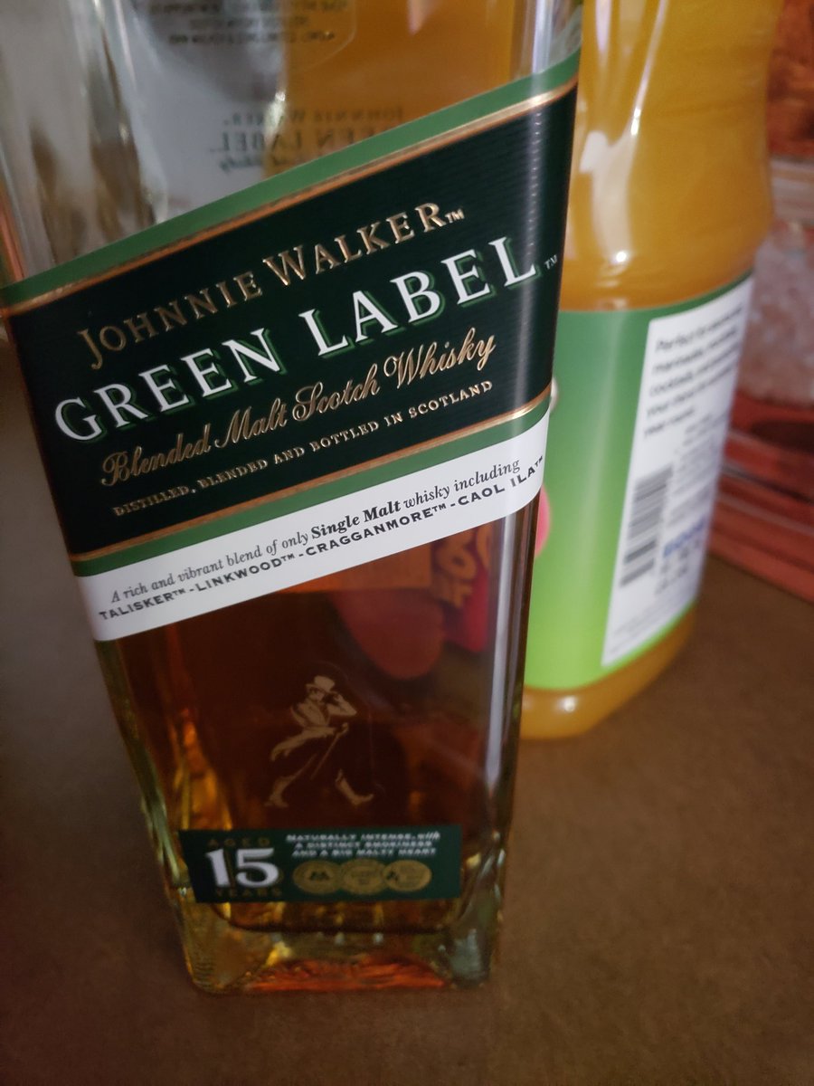 GuruTheZeke's tweet photo. #Greenlabels insider pick... #johnnywalker #Lakes https://t.co/Zau38Thigq