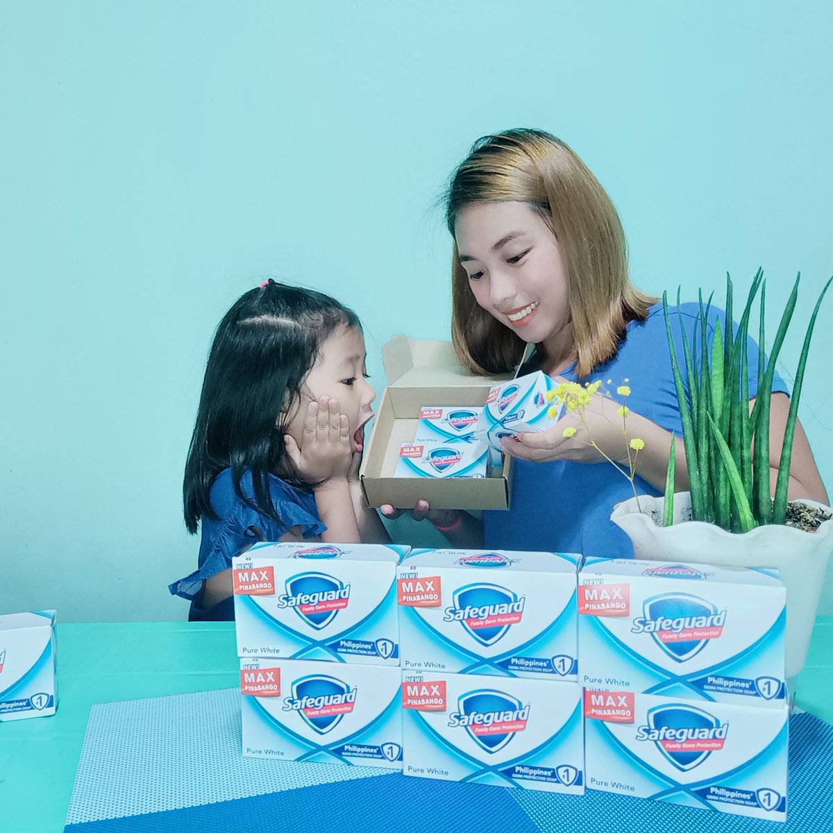 elikah0520's tweet photo. Worry no more sa amoy asim dahil Ito ay may 99.9% protection against bacteria long lasting fragrance,kaya naman siguradong fresh all day ang aming Family. pasado ang #5pmBacteriAsim
#SafeguardPH
#SafeguardMaxPinabango
#5pmBacteriasmCheck
#Ad
#MemshiesXSafeguard @Safeguard_PH https://t.co/V9J3WONk9T
