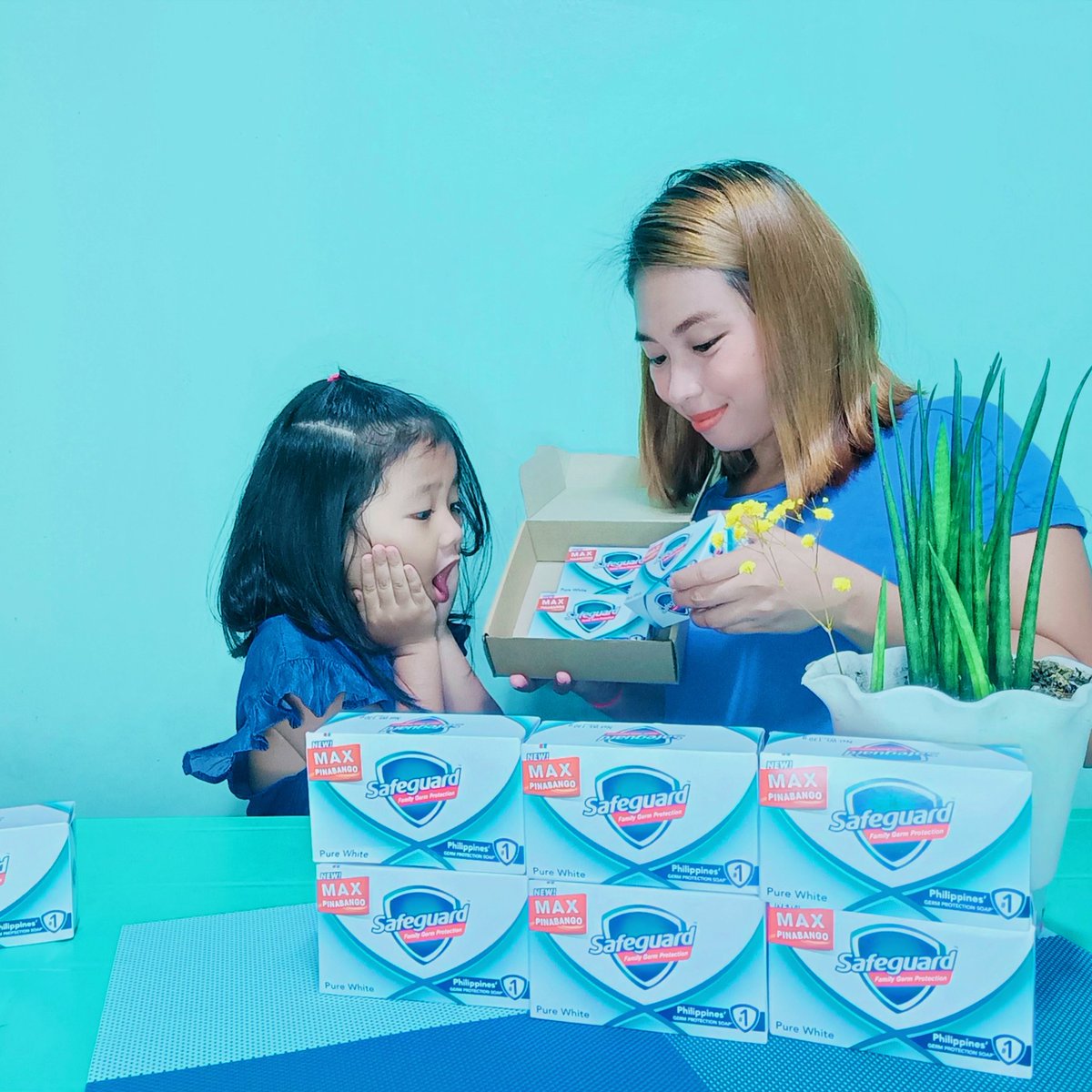 elikah0520's tweet photo. Worry no more sa amoy asim dahil Ito ay may 99.9% protection against bacteria long lasting fragrance,kaya naman siguradong fresh all day ang aming Family. pasado ang #5pmBacteriAsim
#SafeguardPH
#SafeguardMaxPinabango
#5pmBacteriasmCheck
#Ad
#MemshiesXSafeguard @Safeguard_PH https://t.co/V9J3WONk9T