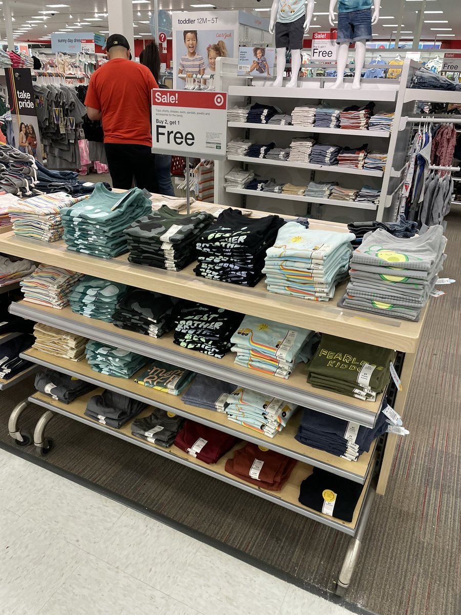 Christy_Dani's tweet photo. Style crushing brand tonight! #Holidaydomination #ThisIsTinley https://t.co/c1rS7MBKRB