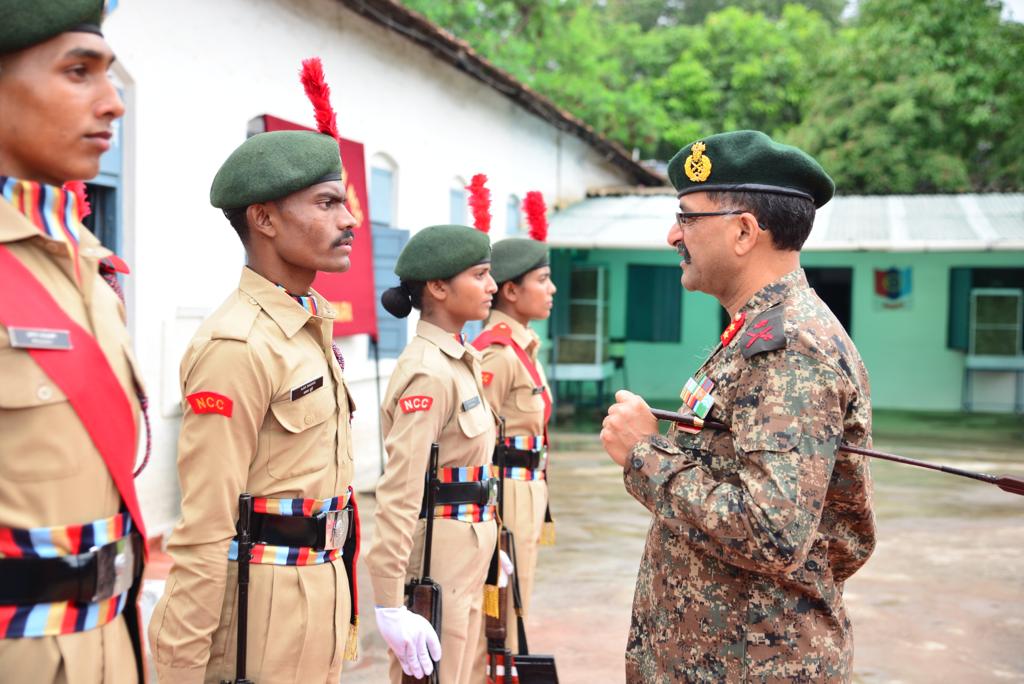 ProDefLko's tweet photo. Maj Gen AK Mahajan, ADG #NCC (MP &amp; CG) visited 24 MP Bn NCC, Chhindwara on 2 July, 2022. He interacted and motivated the NCC Cadets &amp; the ANOs of Chhindwara and Seoni Districts. https://t.co/SUBpOWmv0R