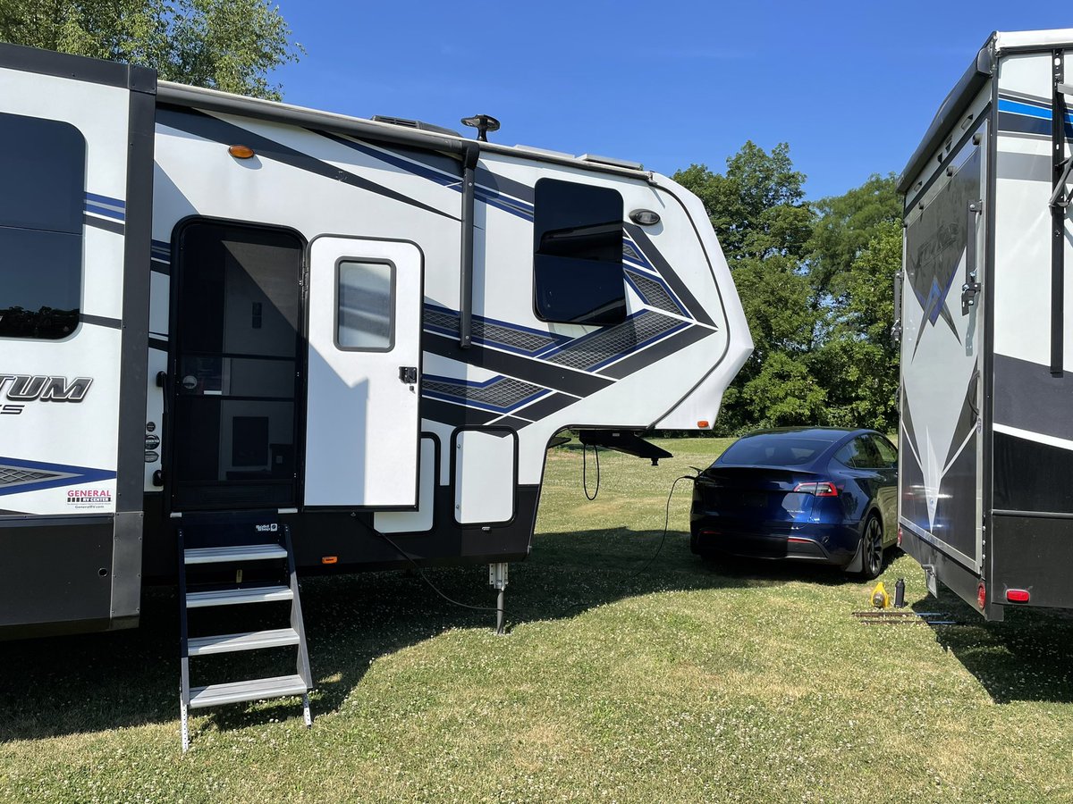 mtbjeremyp's tweet image. Using the @Tesla mobile connector to charge from my @Granddesignrv that has @Renogy solar power and a @Victron_Energy inverter. It’s not charging it fast but it’s a nice test for building a system for home! #teslamodelyperformance #solar #solarenergy #alternativeenergy #glamping