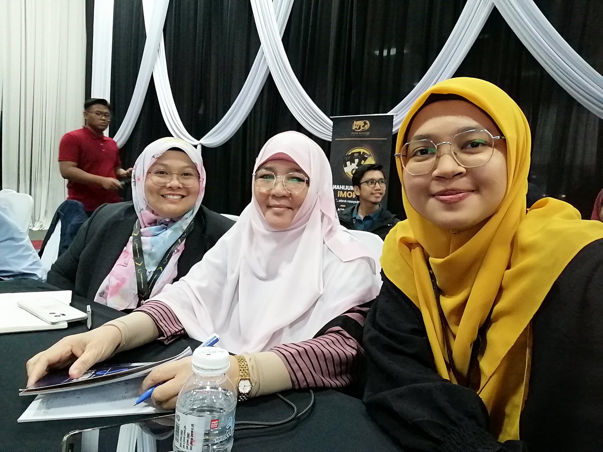 rafidahpidz's tweet photo. #roadtomerchant #goldencircleQM Day 2 https://t.co/8aJ5p9GYHo