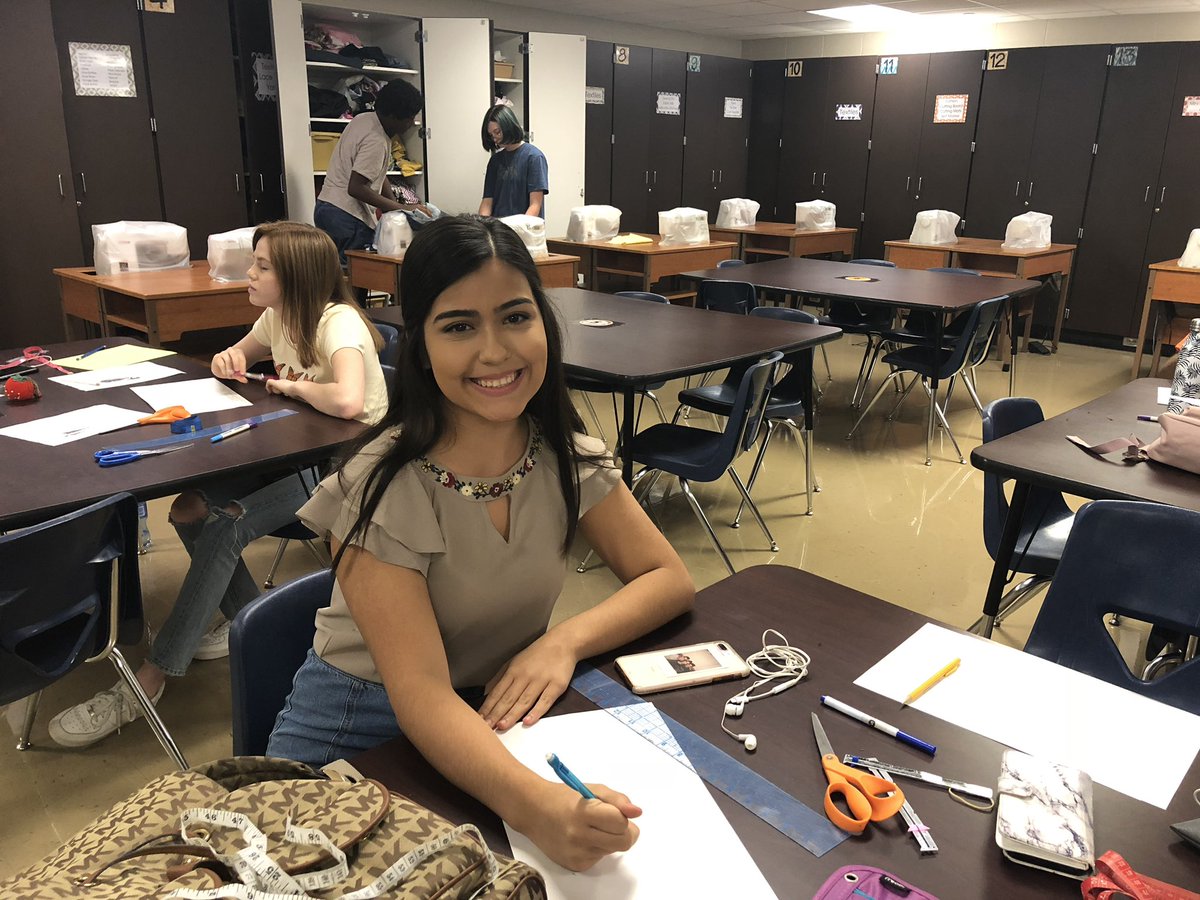 MrsMVilla's tweet image. What a beautiful day celebrating this girl! I had Alyssa for 3 yrs in my Fashion Design program @KleinHigh. She started an adaptive wear clothing line in H.S. &amp;amp; this weekend,she graduated with a B.S. in Business Mgmt. from @FIDM. CTE &amp;amp; FCS matter! So proud! #thisismywhy @AAFCStx