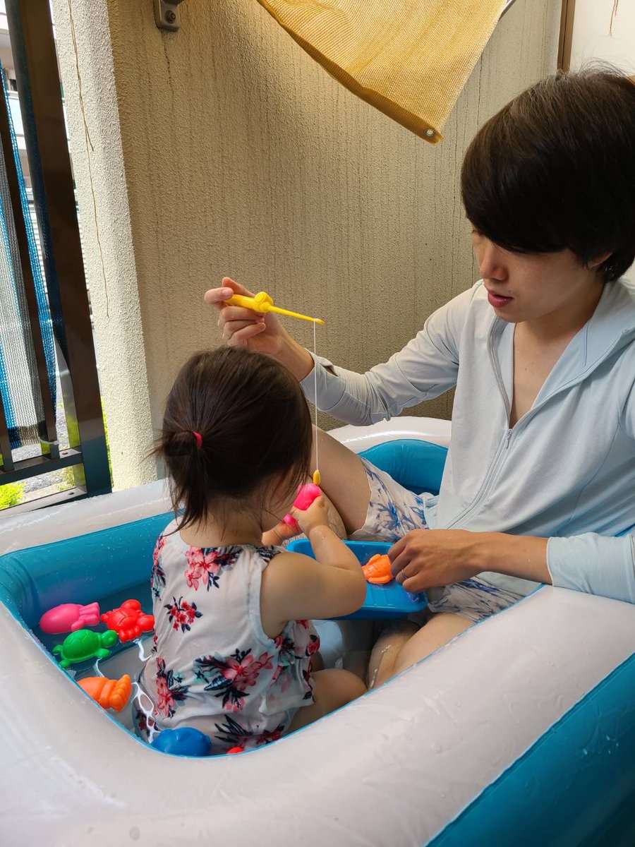 mitsuru2326's tweet photo. 今日は我が家のプール開きでした🏝

最近 朝仕事へ行く時に
「いってらっしゃ〜ぁい」と娘が言ってくれるようになり
その破壊力からくる何とも言えない感動に浸っている今日この頃です。

明日からまた仕事頑張ります✊💨 https://t.co/wTrODa8m9L
