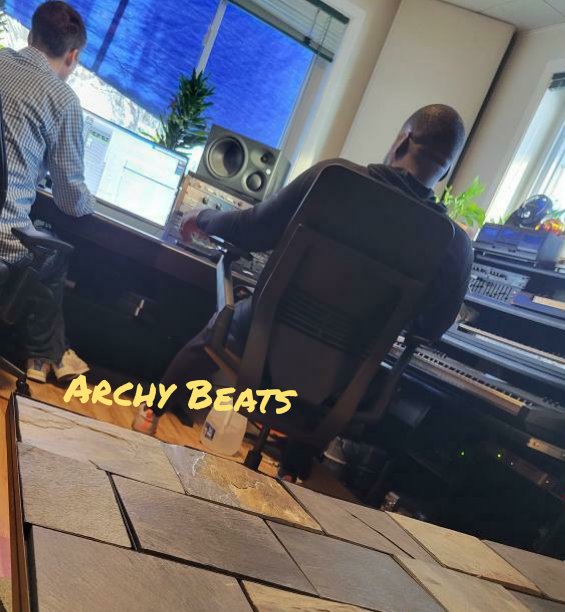 archy_beats's tweet photo. Nobody really understands the Hard Work it takes to not only produce the music; but to Constantly make sure I'm NOT replicating the same song &amp; sound as everyone else. #ArchyBeats https://t.co/fFTgo76KtF