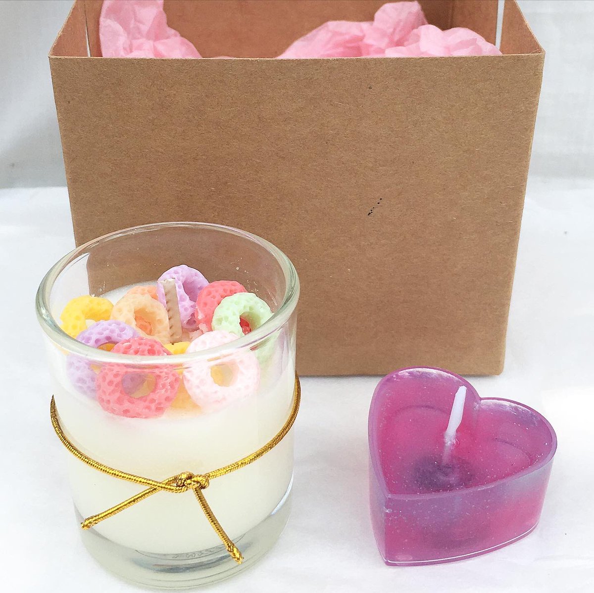 LightNight_c's tweet photo. �� Cereal Heart Set 
🌨ราคาเซ็ทละ 200 (บรรจุกล่องพร้อมตกแต่งตามภาพ)

1)เทียนแก้วซีเรียล(50g.)
2)เทียนTealightหัวใจ น้องเป็นเทียนเจลไล่สีและกลิตเตอร์มีกลิ่น

#เทียนหอม #เทียนหอมไขถั่วเหลือง #ของขวัญวันเกิด #ของขวัญวันครบรอบ #giveaways #เทียนหอมของขวัญ #เทียนหอมของชำร่วย https://t.co/gzr59SnNEh