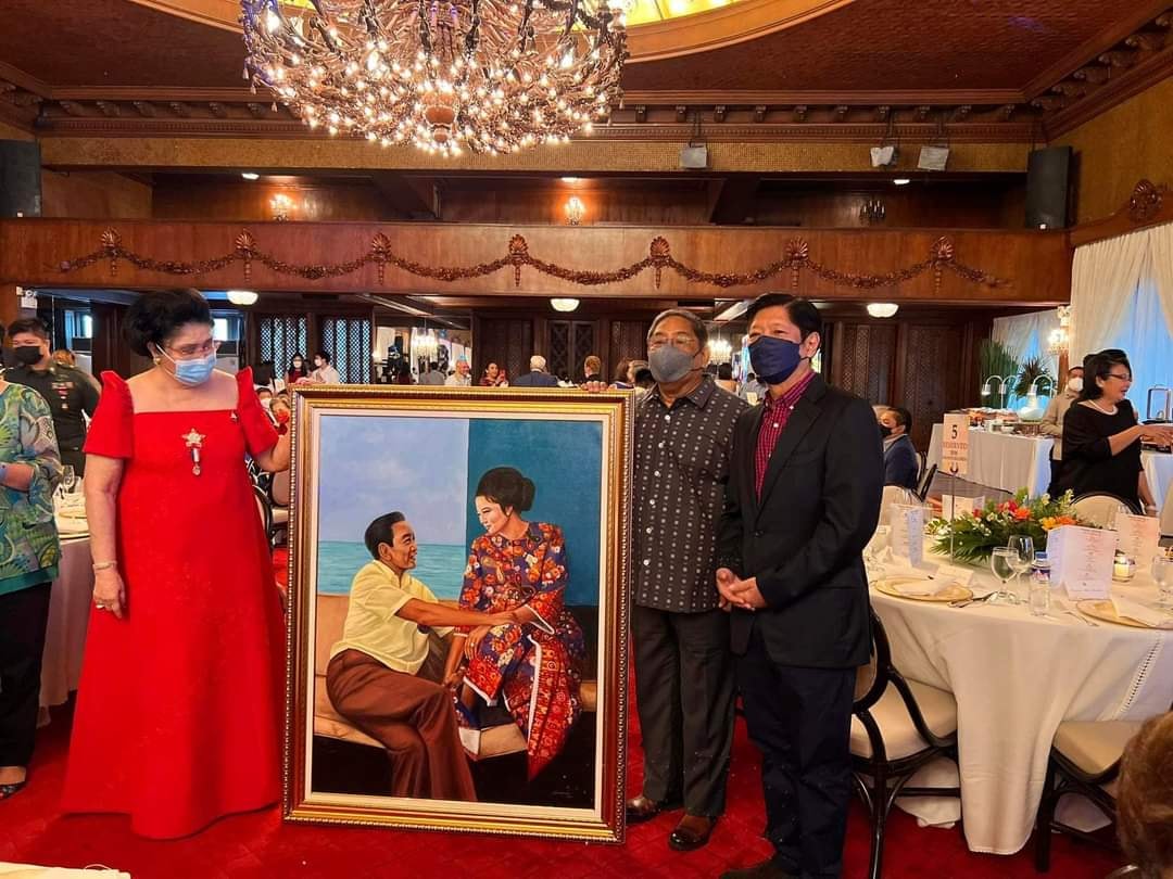 News5PH's tweet photo. Muling nakapagdaos ng kaniyang kaarawan si dating first lady Imelda Marcos sa Palasyo nitong Sabado, July 2.

📷: Angelo Marcos Barba/Facebook https://t.co/wtR02991eH