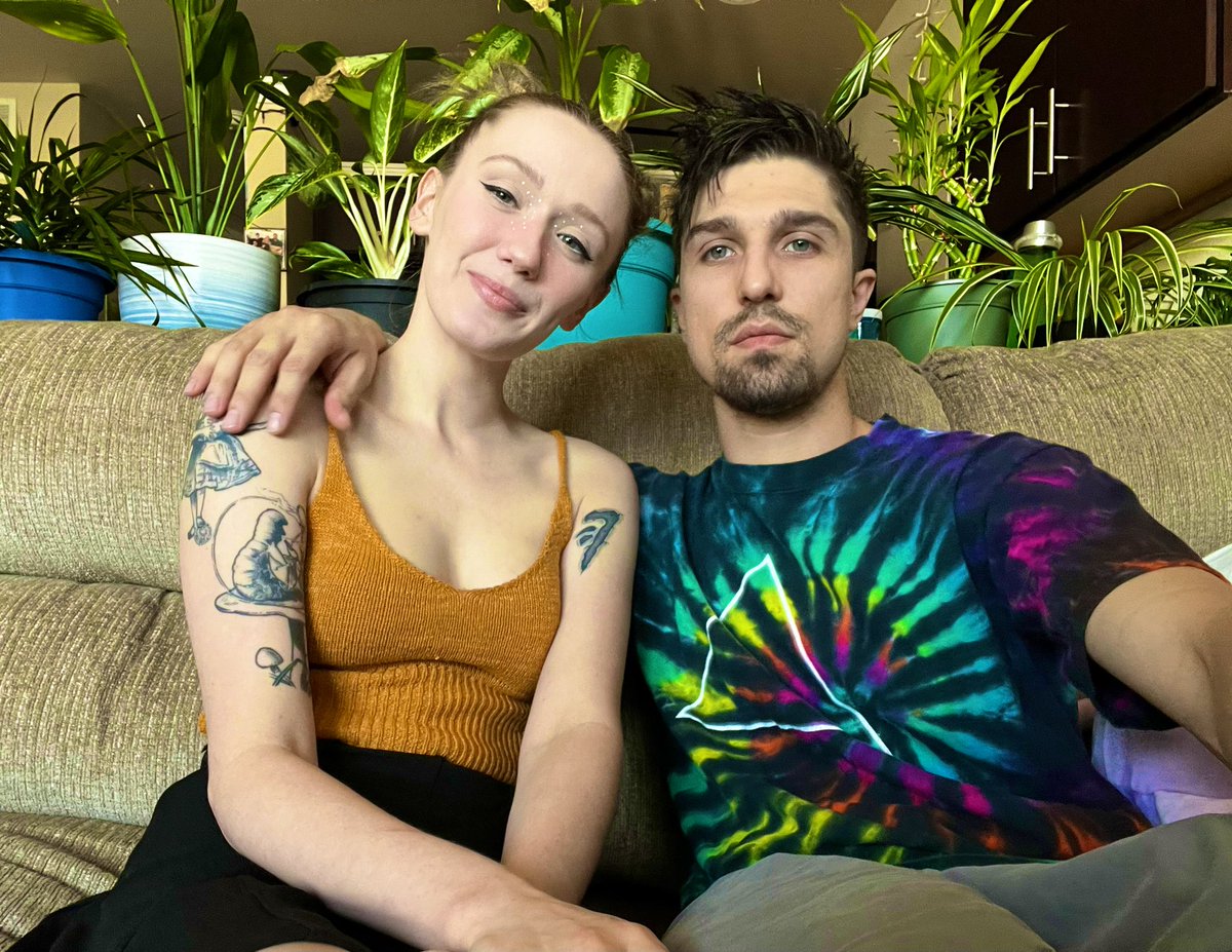 VanillaDeeLite's tweet photo. This top! My titties π That clavicle! Also, I have a hot boyfriend π₯° #hotgirl #hotguy #hotcouple #PowerCouple #nicetits #doublebuns #FeelingMyself #selflove #tallgirls #croptop #beauty #sustainablefashion #Sustainability https://t.co/qtj54isIX3