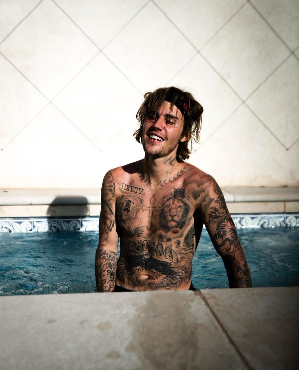 availablebiebzs's tweet photo. JUSTIN BIEBER https://t.co/Zk7ifUkSby