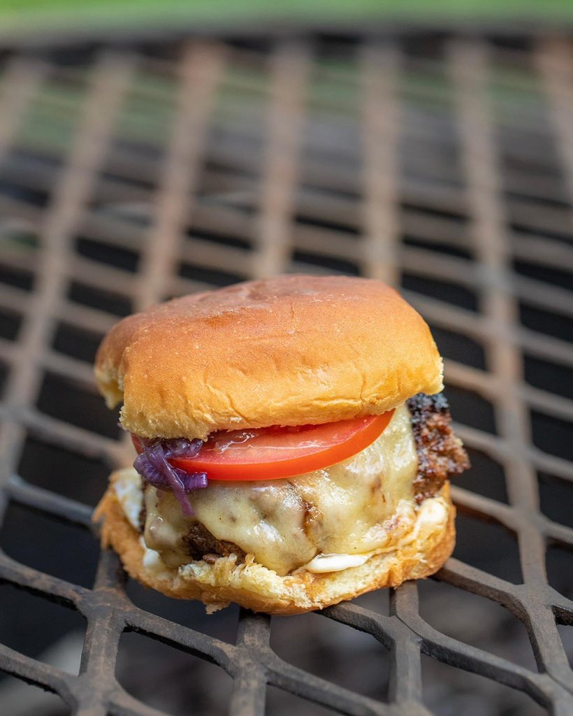 edibleriogrande's tweet photo. Looking to grill a good 🍔for #4thOfJuly 🇺🇸 Lou Castro of @TxqRubs has a delish recipe in our summer @edibleriogrande #Happy4thofJuly https://t.co/4NRzTOrYA1
