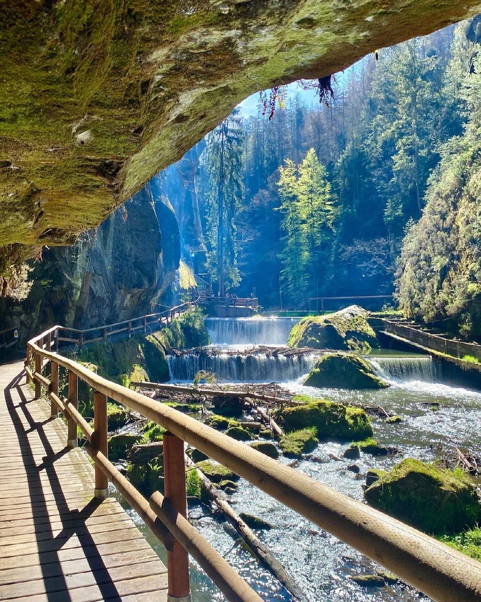VisitCZ's tweet image. Bohemian Switzerland offers much more than just the Pravčická brána. Lace up some hiking shoes and set off along the marked trails to explore more of its beauty. Do not miss the romantic Hřenské soutěsky or Gabrielina stezka, which leads past bizarre sandstone rock formations.