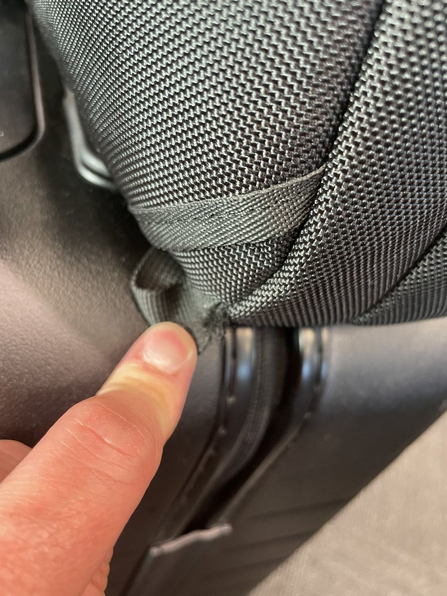 samuels_dave's tweet photo. @Thule my accent hybrid is about 3 months old and falling apart. Is this a known issue? Not the normal Thule quality I must admit 🤔 https://t.co/fEO7cIcqMz