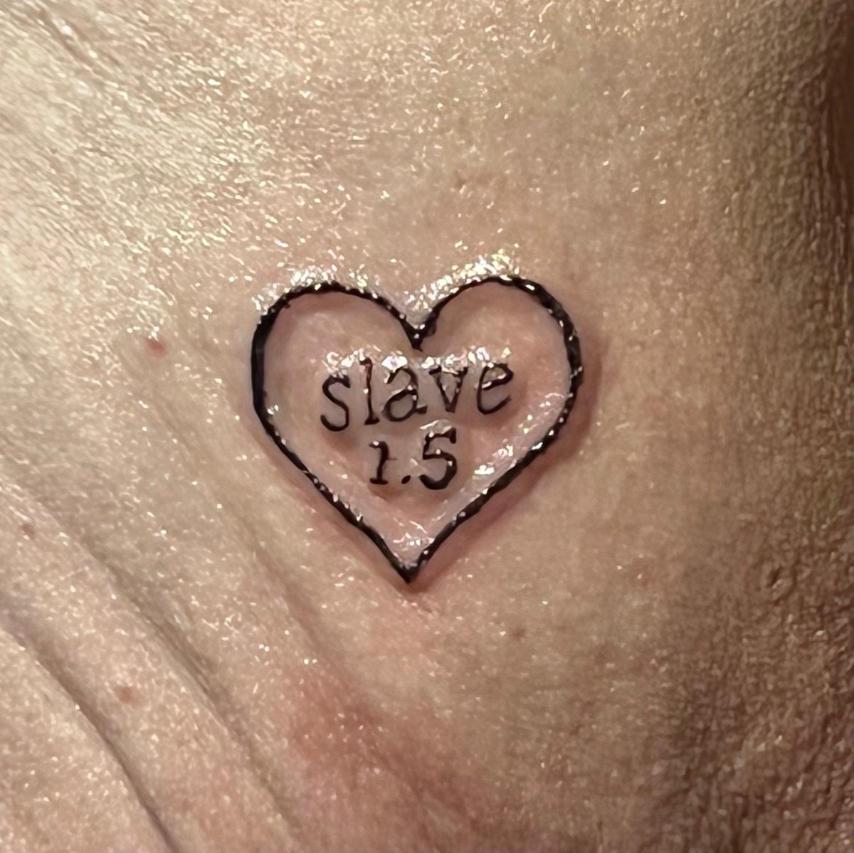 slave1511's tweet photo. My new tattoo: https://t.co/aIOgzhUTnz