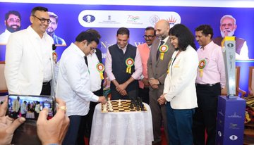 Anurag_Office's tweet photo. 1st Ever #ChessOlympiadTorchRelay reached ✅ City- MUMBAI: 2nd July 

GM @chessgmkunte GM Pravin Thipsay &amp; International Master (IM) Soumya Swaminathan take the Torch forward in Mumbai in presence of eminent dignitaries .

#India4ChessOlympiad 
#AmritMahotsav
@FIDE_chess https://t.co/CNdq9Vrpr5
