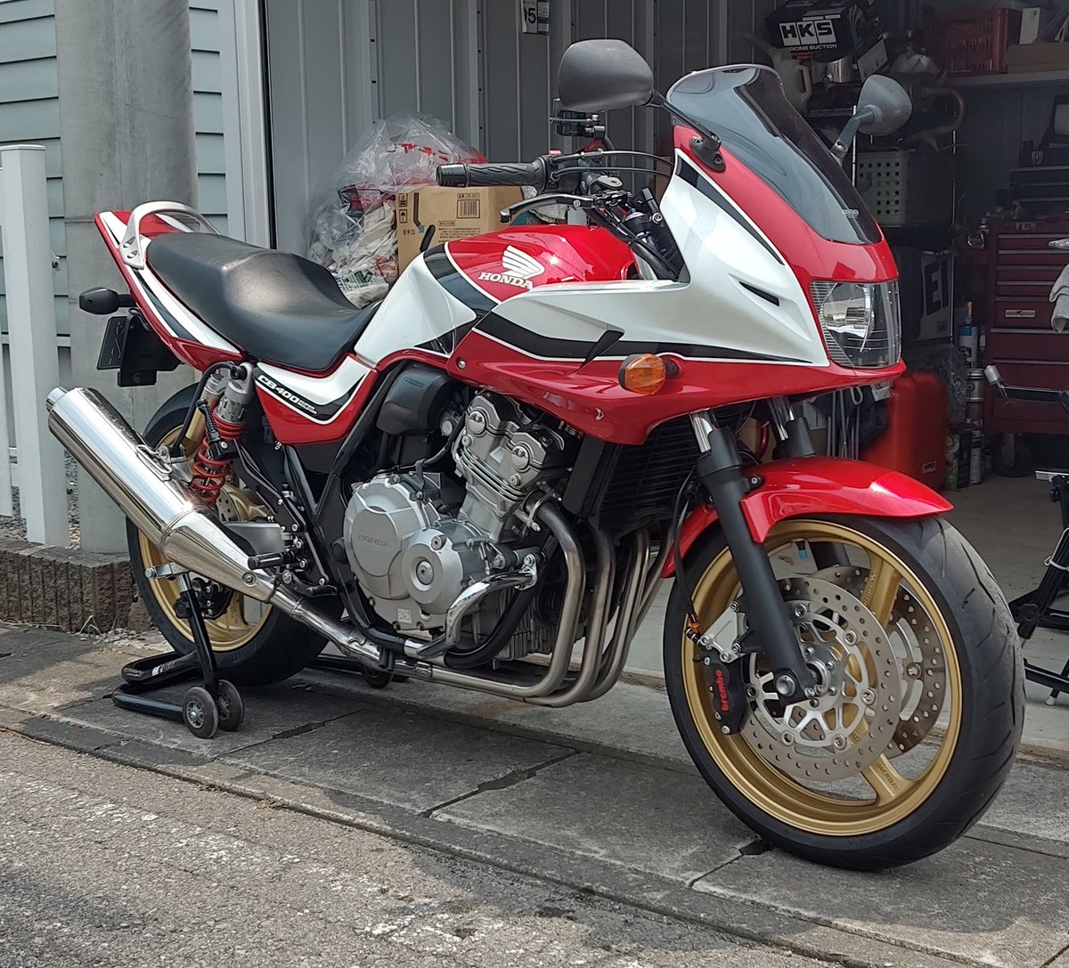 BKN_Ozaki's tweet photo. #CB400SB
#YamamotoRacing
#brembo
#ADVANTAGE_NISSIN
取り敢えずCBのリアブレーキ周りのカスタマイズ終了。
フロントもブレンボです。
タイヤが入ってきたらサーキットに行ってみようと思案中。 https://t.co/zA7FbCOwVR
