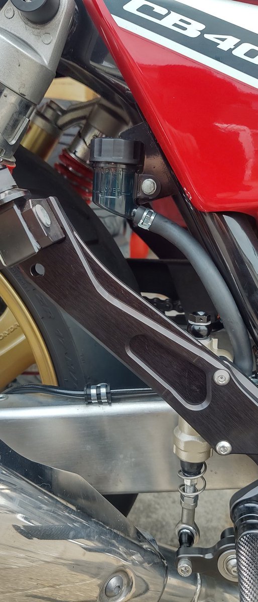 BKN_Ozaki's tweet photo. #CB400SB
#YamamotoRacing
#brembo
#ADVANTAGE_NISSIN
取り敢えずCBのリアブレーキ周りのカスタマイズ終了。
フロントもブレンボです。
タイヤが入ってきたらサーキットに行ってみようと思案中。 https://t.co/zA7FbCOwVR