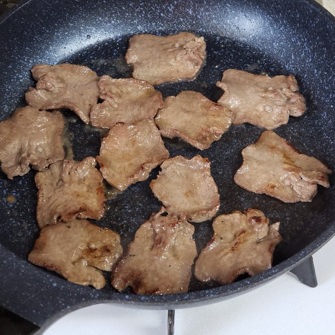 昨日の牛タンの残り焼くおしごとをしています
🥩
🔥 