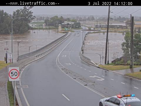 drianwright's tweet photo. Police have closed (new) Windsor Bridge over the Hawkesbury River. For comparison, I have added a photo (in dry weather 2021) when the new bridge was under construction - beside the old bridge. https://t.co/DaC4s08zYe https://t.co/IUwBMVmFfI