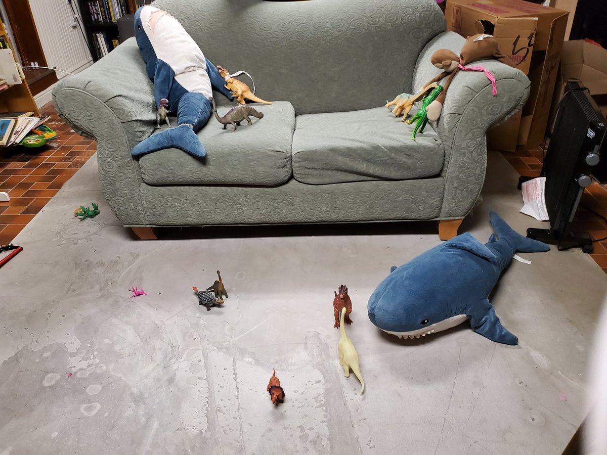 SizeJBattery's tweet photo. Sharks and dinosaurs

#blahaj #dinosaurs https://t.co/NHynvsYYBp