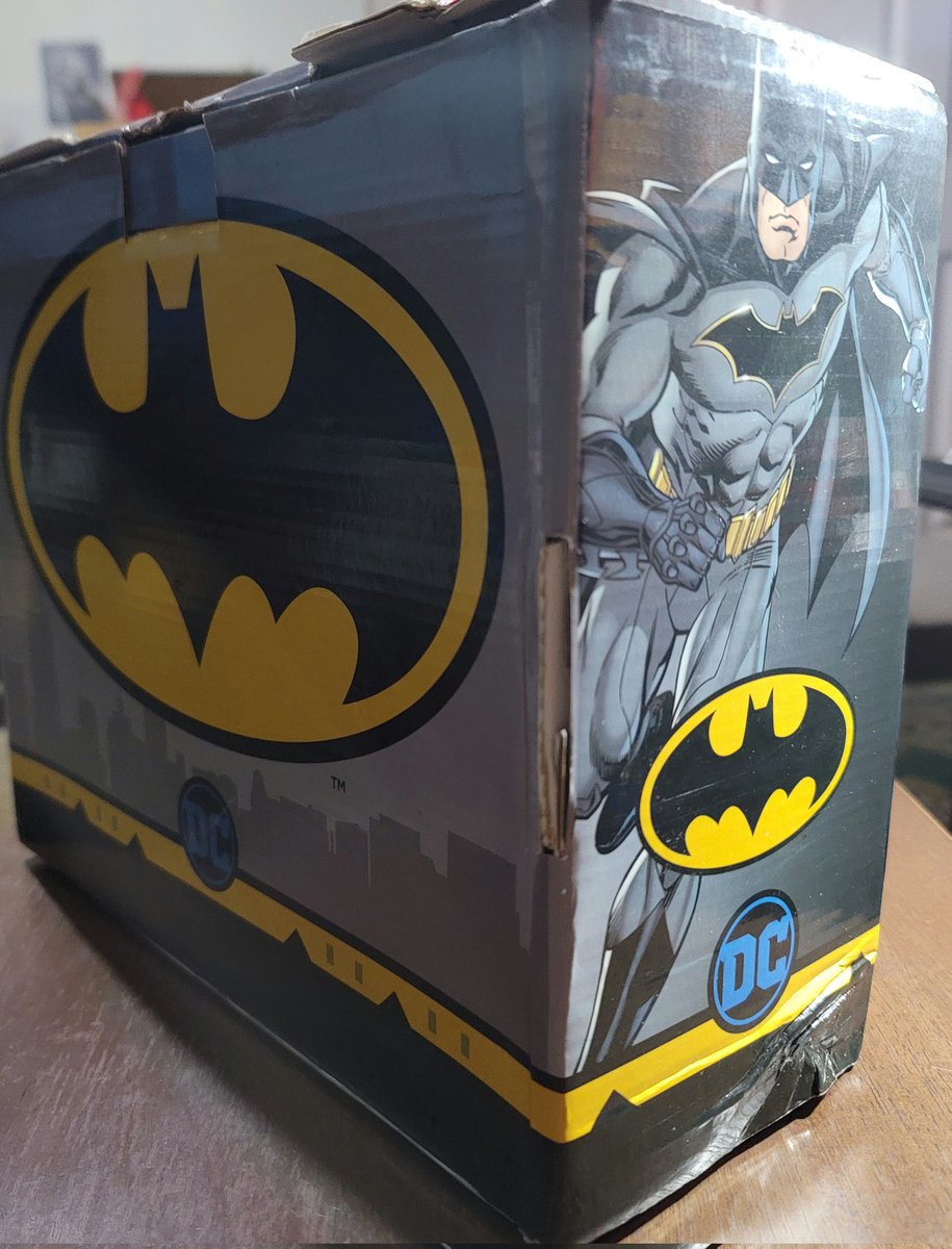 SupraTrades's tweet photo. @TheJamieGlitch
Batman has always been and continues to be my favorite super hero. Thank you so much for the opportunity to receive this Mystery Box! The joy I felt while seeing the Batman Emblem on the box was undescribable! 
(1/3) https://t.co/XSNMyHsFXW