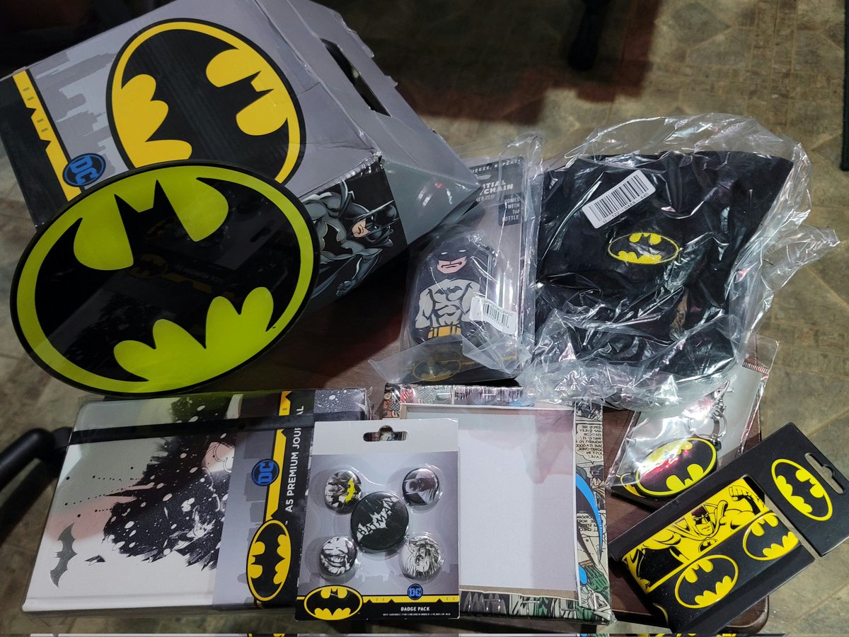 SupraTrades's tweet photo. Thanks again @TheJamieGlitch for this! I love every item but I most love the notebook. I've always enjoyed writing. My heart is full of gratitude and joy bro! (3/3) https://t.co/6gkWShob3Y