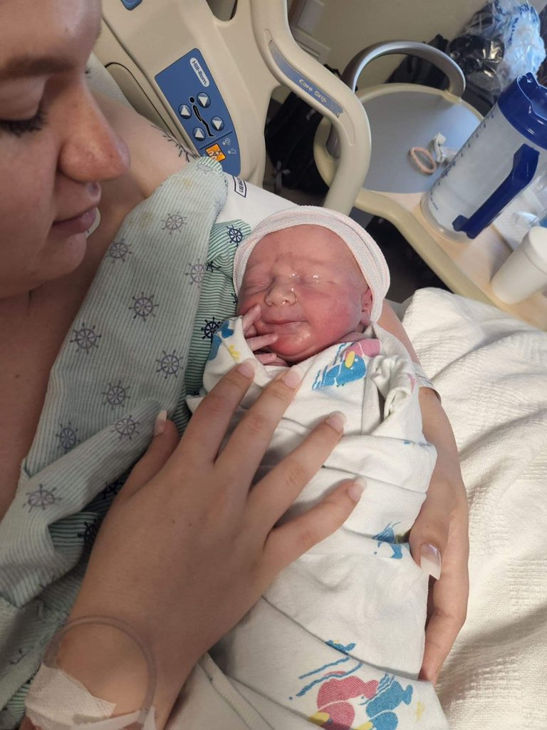icequeen466's tweet photo. God will bless you with things you didn’t even know you were ready for. My beautiful daughter made me a grandmother this week. Mama and baby are healthy and perfect. I am so proud of you sis 💕 #imanonna #feelingold #grandaughterlove https://t.co/aZRHnPQpTz