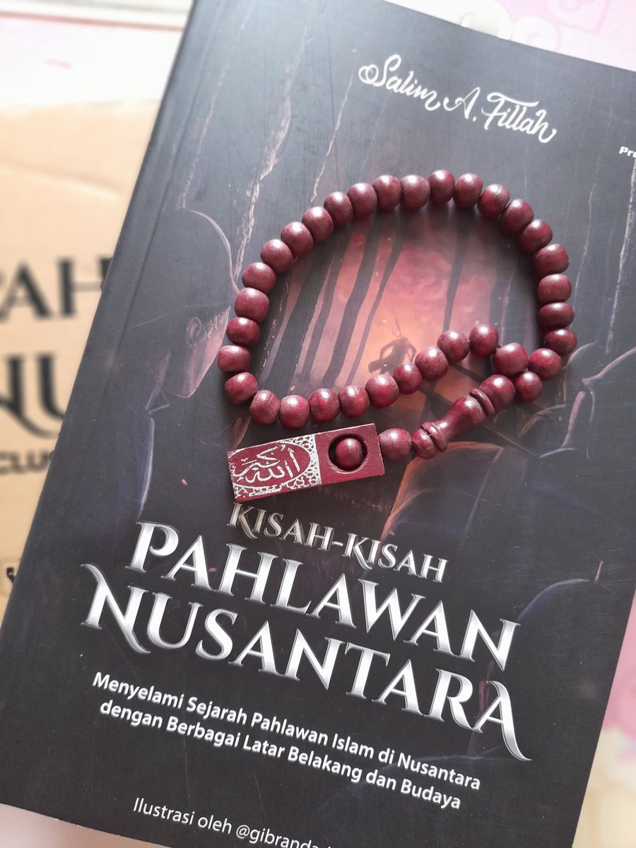 novyard's tweet photo. Terimakasih Ustadz @salimafillah  untuk sebuah Karya yang hebat ini ! https://t.co/ipHCAMbBje