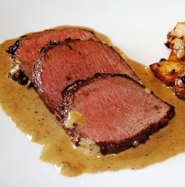 MyCookipedia's tweet image. #RoastVenison
#MeatCooking
Say when you want to serve the roast🍴we'll give temperature and when to put in oven
►cookipedia.co.uk/recipes_wiki/M…
