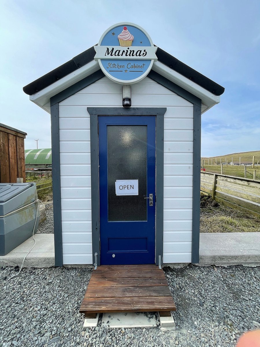 IslandsPass's tweet photo. 2/3 🌷 Also in Aith (in the Vementry road) a unique #HonestyBox sells indoor and outdoor plants.
🍰 In West Burra you’ll discover Marina’s Kitchen Cabinet, a delightful honesty shed selling all kinds of #Homebakes, #Jams, #Chutneys and #Postcards.
#HonestyBox #HonestyBoxes https://t.co/jj4tSpSCnI