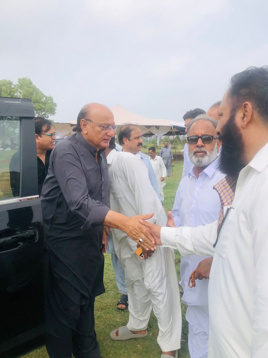 RajaBasharatLAW's tweet photo. ھوتھلہ تحصیل کہوٹہ: چیئرمین راجہ عامر مظہر کے والد محترم سابقہ وائس چیئرمین ڈسٹرک کونسل راولپنڈی راجہ مظہر منہاس کی وفات پر فاتحہ کے لئے حاضری۔

#PP14 #Rawalpindi #RajaBasharat Ex- #LawMinister #DhamialHouse #Dhamial https://t.co/EOgOAbpXDy