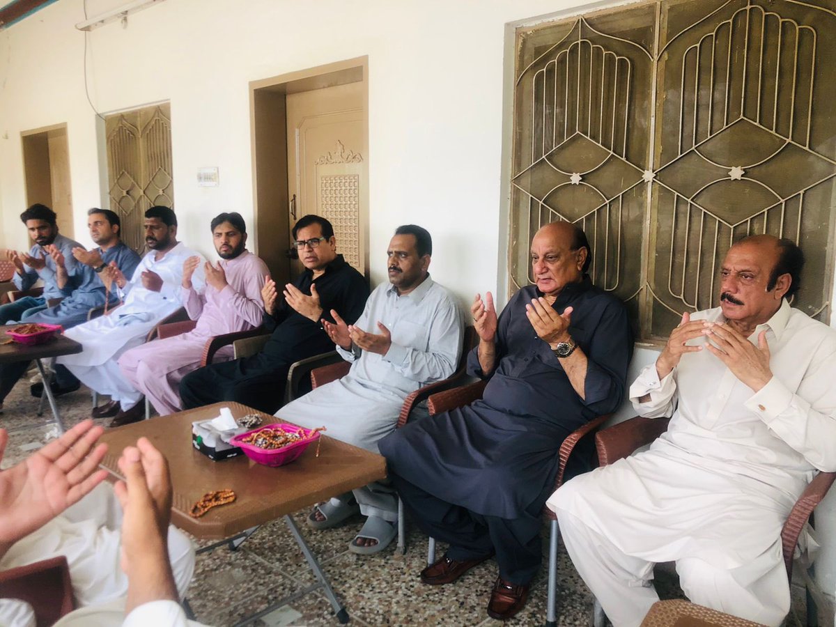 RajaBasharatLAW's tweet photo. ھوتھلہ تحصیل کہوٹہ: چیئرمین راجہ عامر مظہر کے والد محترم سابقہ وائس چیئرمین ڈسٹرک کونسل راولپنڈی راجہ مظہر منہاس کی وفات پر فاتحہ کے لئے حاضری۔

#PP14 #Rawalpindi #RajaBasharat Ex- #LawMinister #DhamialHouse #Dhamial https://t.co/EOgOAbpXDy