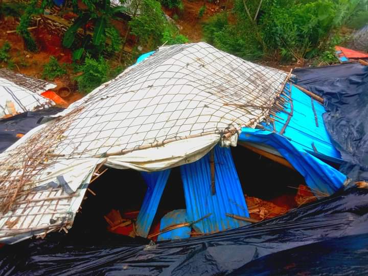 MdHaras12's tweet photo. In the world largest refugees camp bangladesh terrible situation, Heavy raining, landslide and Monsoon flooded in every camp 14 Thaing Khali Hakimpara Block C/2.

Watch here some documentary pictures.
#SaveRohingyas
#SaveRefugeeCamps
#landslidecamp
#Cox's Bazar 
#Bangladesh https://t.co/IL0VBzN70y